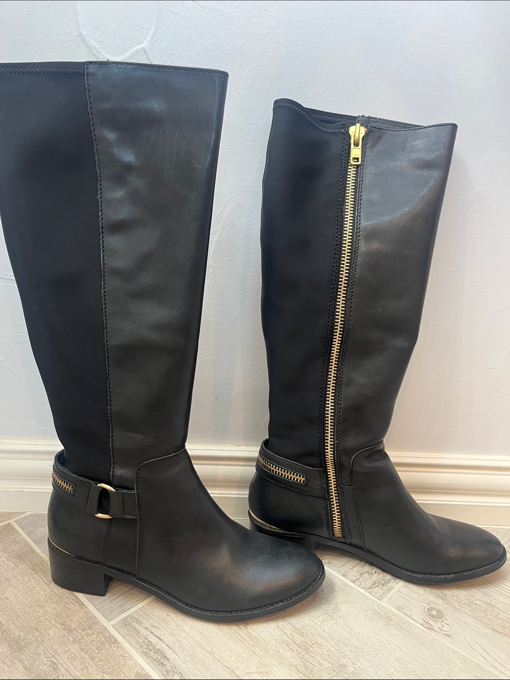Women's-SZ 8.5 -Steve Madden-Ryperr Black Leather Riding Boots w/ Gold Accents